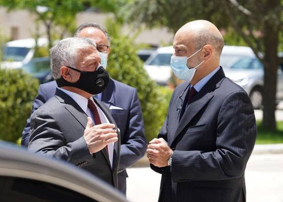 الرزاز: الملك يوجهنا للتعلم من دروس الماضي