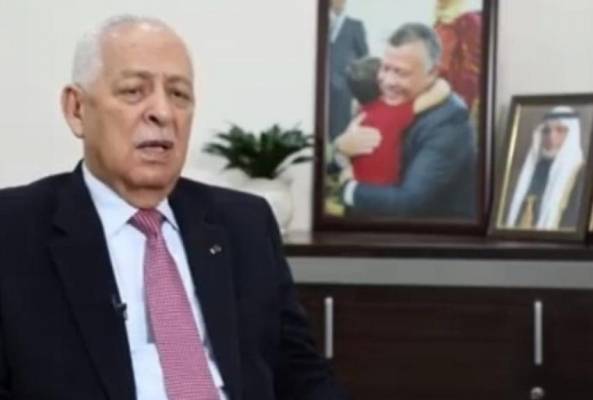 العيسوي ينقل تعازي الملك إلى آل عيون