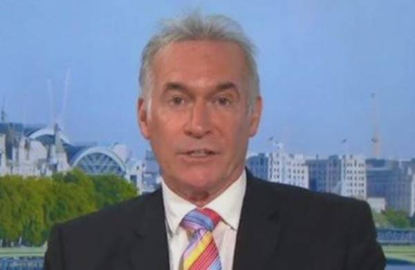 أشهر طبيب بريطاني يرجح وفاة ترامب بكورونا