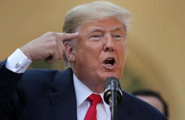 ترامب يصف بايدن بأنه معتوه