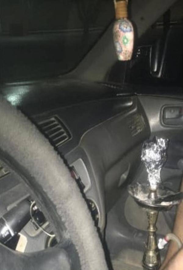 ضبط سائق يدخن الأرجيلة على طريق الزرقاء المفرق