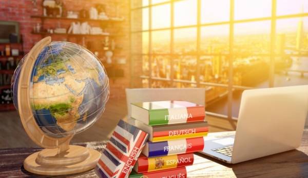 بينها العربية... تعرف إلى أصعب اللغات في العالم