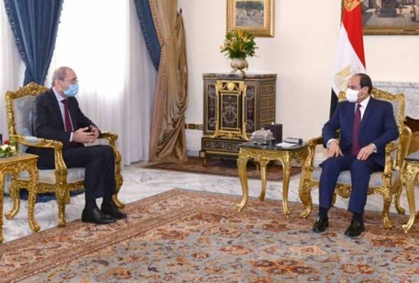 وزير الخارجية ينقل رسالة من الملك للرئيس المصري