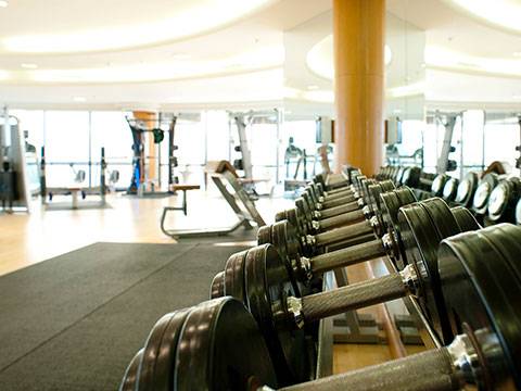 تمديد الحظر الليلي وإغلاق مراكز اللياقة والمسابح وصالات الالعاب