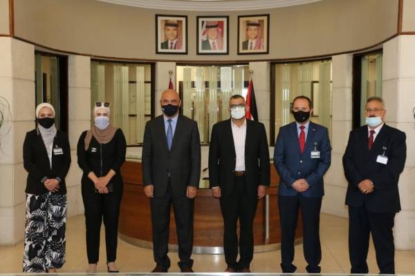 جامعة الشرق الأوسط تبحث سبل التعاون مع تنمية وتطوير المهارات