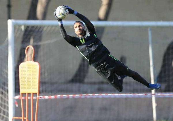 الوحدات يعلن إصابة حارسه بفيروس كورونا