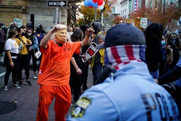 واشنطن بوست: لا يوجد حل وسط بين الحقيقة وأكاذيب ترامب