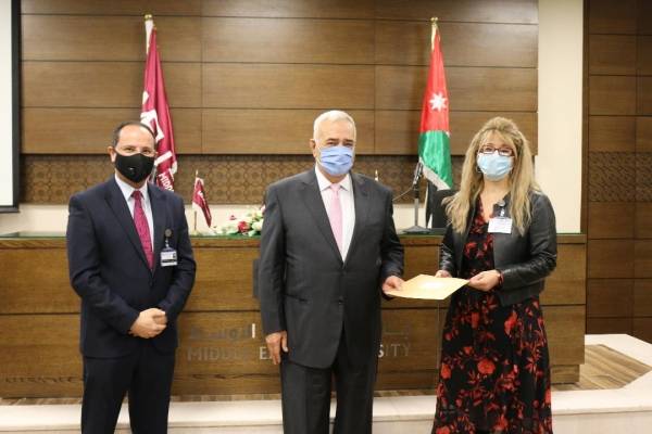 آداب الشرق الأوسط تحتفل بالمستوى الذهبي