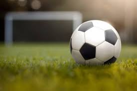 استقالة رئيس الاتحاد الإنجليزي لكرة القدم بسبب الملونين