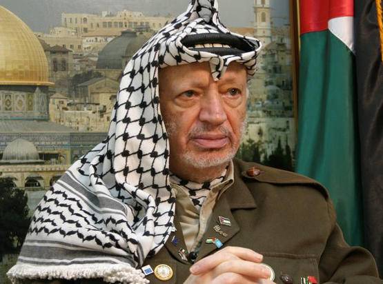 إسرائيل خططت لاغتيال عرفات بتفجير ملعب كرة قدم