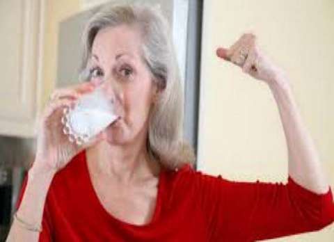 اترك حليب البقر والماعز وتناول حليب الإبل.. إليك التفاصيل