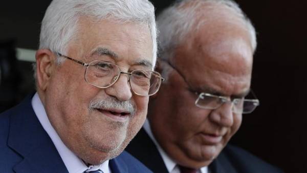 وفاة صائب عريقات تضع السلطة الفلسطينية ورئيسها محمود عباس أمام تحدي جديد