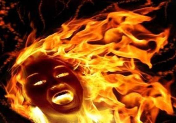 غضب في إيران بعد إضرام امرأة النار في نفسها (فيديو)