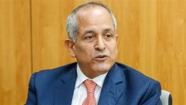 الحكومة تنفي تعديل اوقات الحظر واعادة فتح قطاعات متوقفة