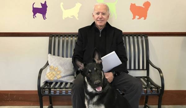 إصابة بايدن بكسر في قدمه أثناء اللعب مع كلبه