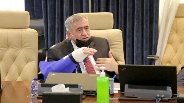 كسر في يد الوزير عبيدات