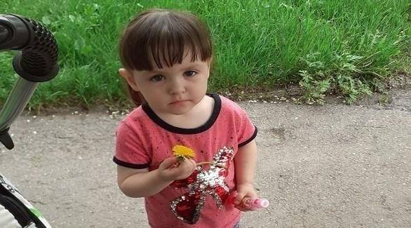 طفلة تتجمد حتى الموت بعدما سارت وهي نائمة