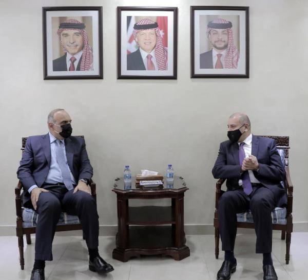 الخصاونة والعودات يتفقان على العمل بروح المسؤولية والتعاون المشترك