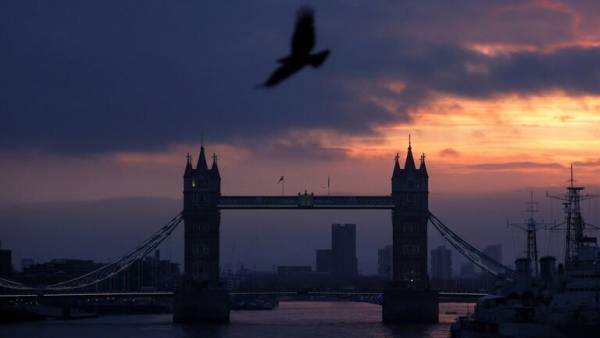 العثور على جثة امرأة داخل حقيبة في نزل بلندن