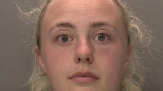 بريطانية تقتل حبيبها بـ4 طعنات بسبب مزاجها!