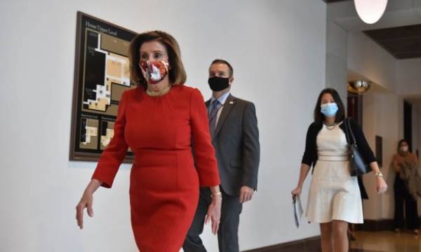 رئيسة مجلس النواب الأمريكي تقول إنها “ستجر ترامب من شعره” إلى خارج البيت الأبيض