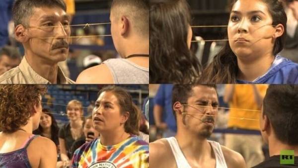 شاهد بالفيديو .. أغرب أنواع الرياضة.. المبارزة في شد الأذن