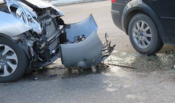 4 وفيات و 6 إصابات بحادث تصادم على طريق الموقر