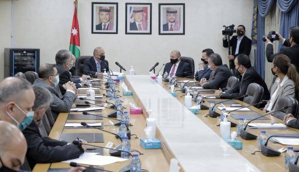 ممثلو 83 نائبا: الحديث عن الثقة مبكر ولقاء الحكومة كان تعارفيا