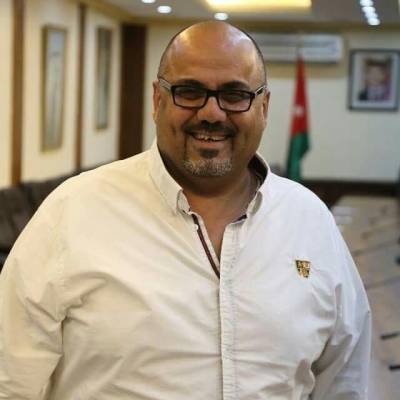 اصابة الفنان معتصم فحماوي وعائلته بحادث سير في عمان صور