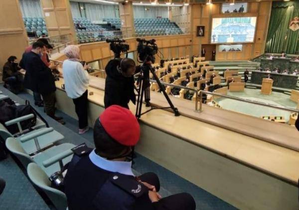 أمانة النواب: العوازل الخشبية للحفاظ على السلامة العامة