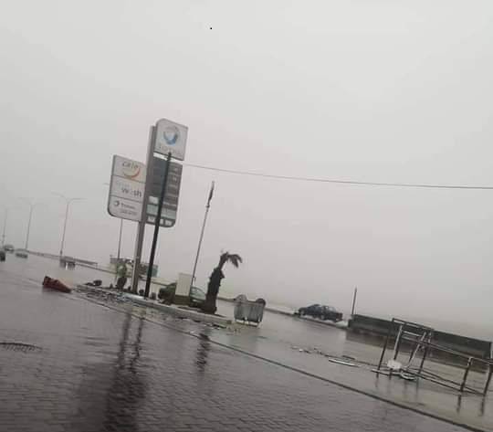 مجهولون يسرقون صراف آلي بواسطة جرافة بالبلقاء !!