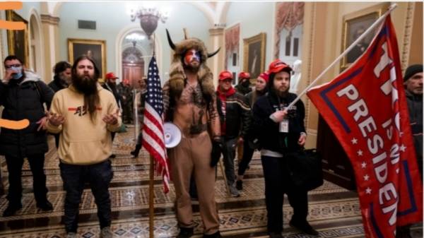 لماذا انقلب أحد المتهمين البارزين في أحداث اقتحام الكونغرس على ترمب؟