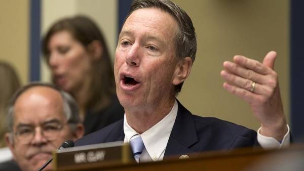 رغم تلقيه جرعتي لقاح فايزرنائب في الكونغرس الأمريكي يصاب بكورونا