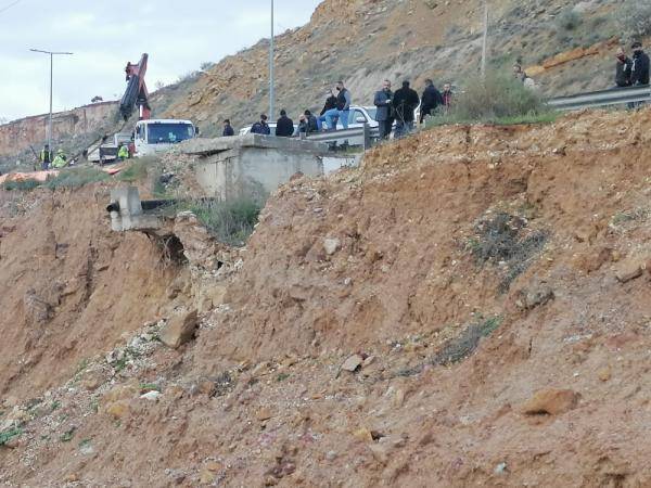 السير تعلن إغلاق اجزاء من طريق إربد عمان بعد الانهيار (تفاصيل)