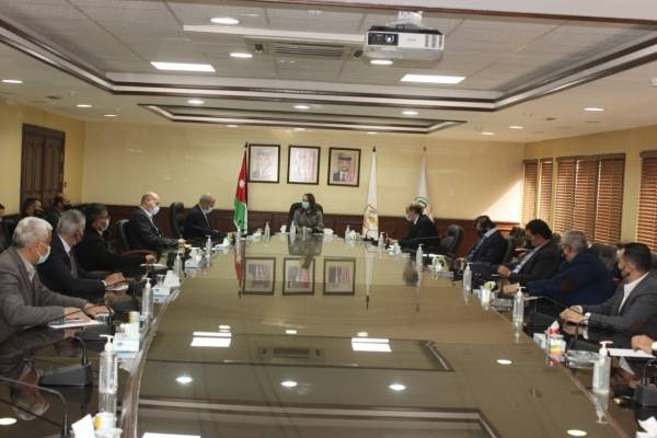 وزيرة الصناعة والتجارة تدعو للمحافظة على استقرار السلع