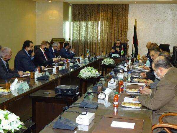 أبو قديس يطالب الجامعات بطرح تخصصات حديثة