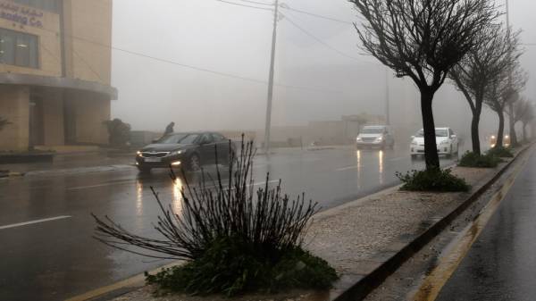 الجمعة .. أجواء باردة وهطول زخات من المطر بين الحين والآخر