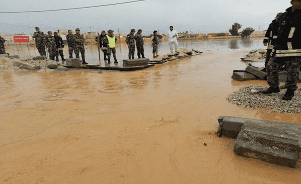 وفاة شخص حاول إنقاذ 3 مفقودين بسيول رويشد