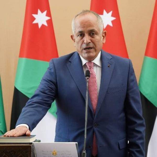 العايد يهنئ بعودة الطلبة لمدارسهم ويدعو للالتزام