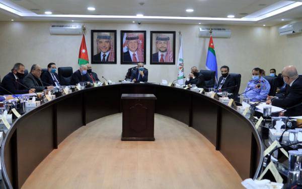 وزير الداخلية يترأس اجتماعا لبحث دخول الاشخاص والبضائع عبر المعابر الحدودية