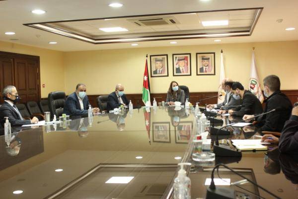 وزيرة الصناعة والتجارة تؤكد أهمية استقرار أسعار الزيوت النباتية محليا