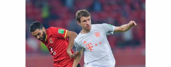 مولر يحتفي بقميص كهربا ويوجه رسالة لجمهور الأهلي (صورة)