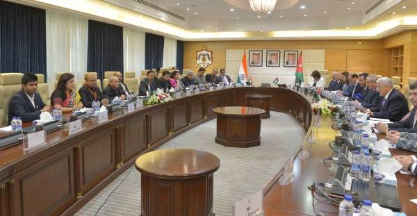 اجتماع للحكومة وخلية الأزمة غداً لمناقشة ما يتطلّبه الوضع من إجراءات بعد ارتفاع الإصابات