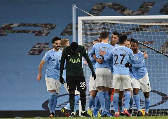 السيتي يُهين توتنهام بثلاثية