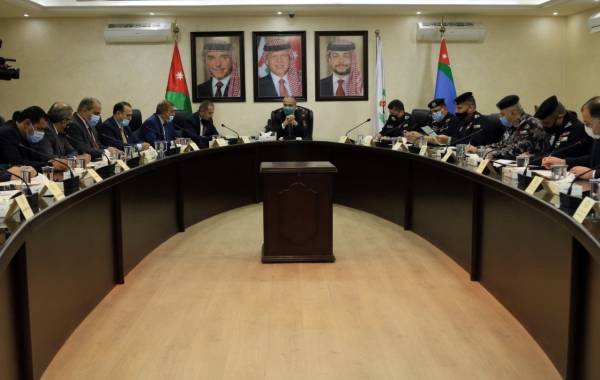 الداخلية : تفعيل أوامر الدفاع وتحرير المخالفات بحق المنشآت والأشخاص غير الملتزمين بـالكمامة