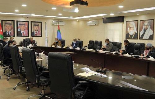 الداخلية: غير الملتزم بالعزل المنزلي يعتبر مطلوبا