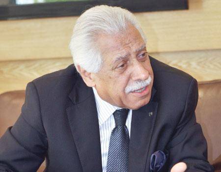 على مكتب نذير عبيدات.. هل تلقى عمدة عمان عقل بلتاجي المطعوم قبل وفاته؟