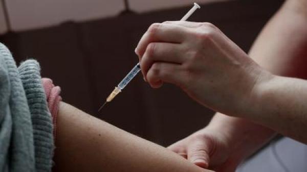 الحكومة تعلن أرقاماً حول برنامج التطعيم في الأردن