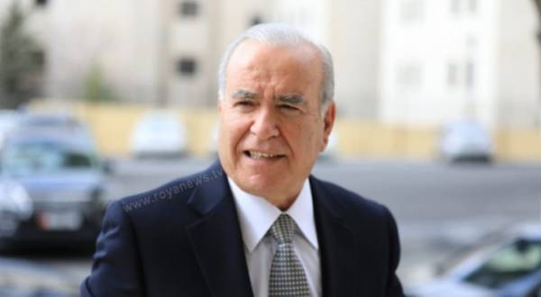 المعاني: لم يبق عضو في أي لجنة أو مركز إلا وأدلى بدلوه