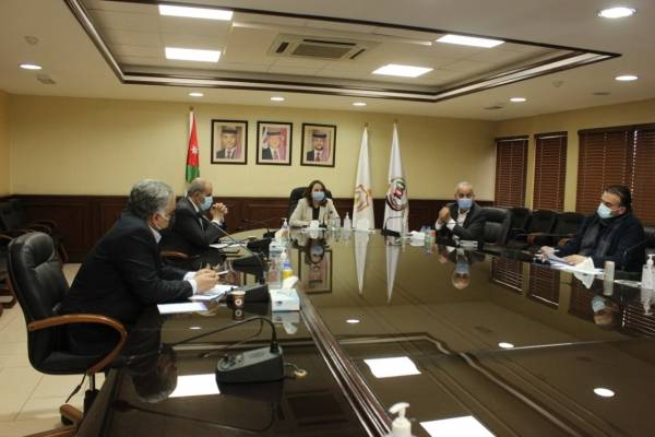 وزيرة الصناعة والتجارة تلتقي بمصنعي الكمامات وتشكيل لجنة لدراسة مطالبهم